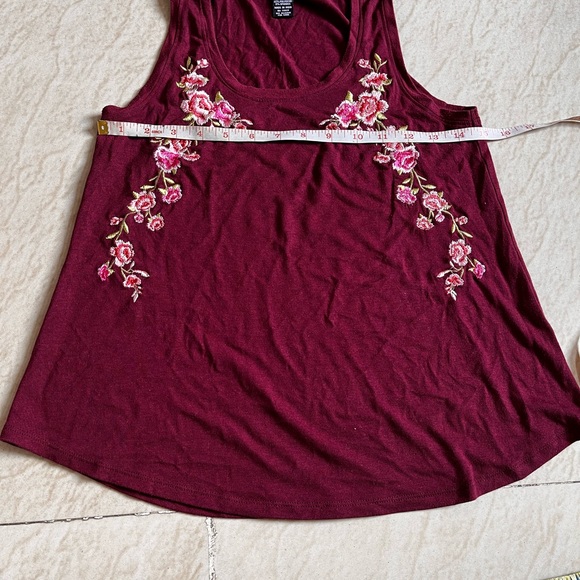 Beautiful Sleeveless maroon tank top by RUE21 XS size - Picture 4 of 4